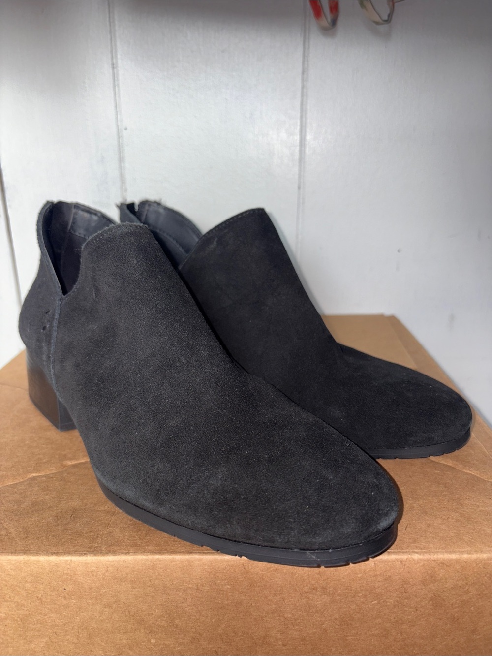 Kenneth Cole Black Suede ankle booties size 12